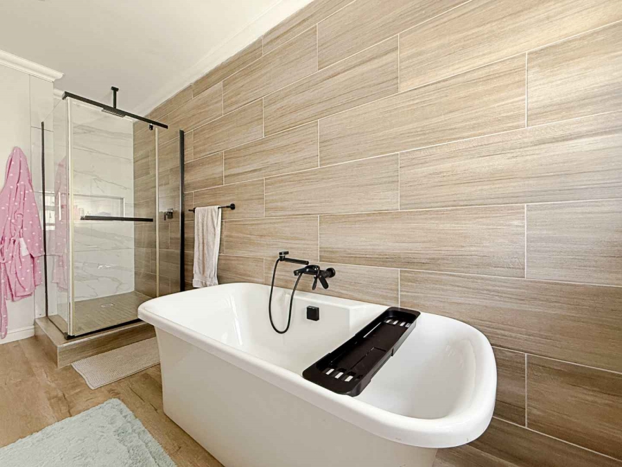 4 Bedroom Property for Sale in Calypso Beach Western Cape